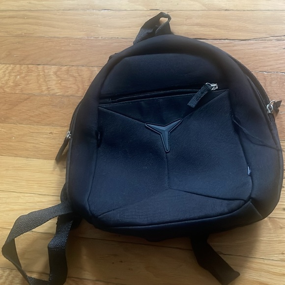 Protege black back pack. - Picture 4 of 9